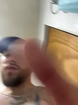 Snapshot of Ades_Lowe chatting on 10-26-25, 01:22 Ades Lowe online show from 10-26-25, 01:22