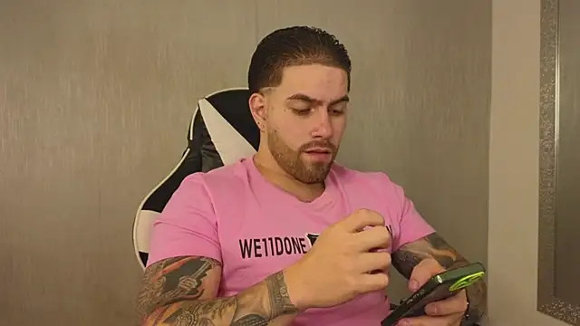 Snapshot of Ades_Lowe chatting on 11-16-25, 12:00 Ades Lowe online show from 11-16-25, 12:00