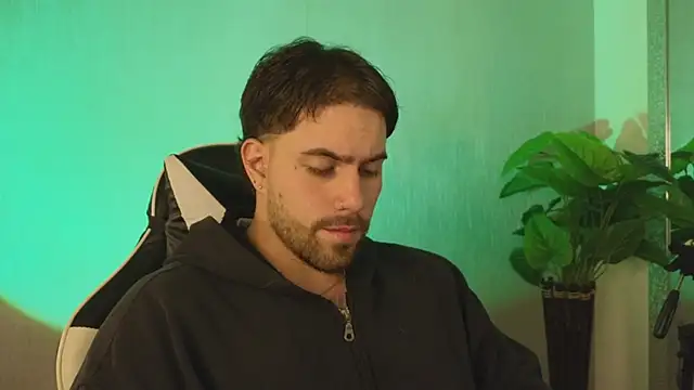 Snapshot of Ades_Lowe chatting on 12-03-25, 11:08 Ades Lowe online show from 12-03-25, 11:08