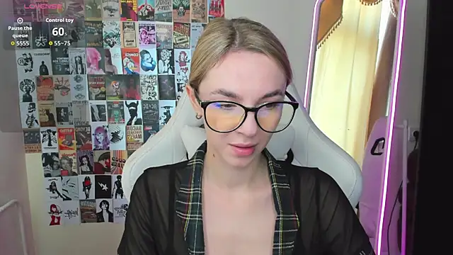 Snapshot of NessaDiazz chatting on 09-19-25, 01:18 NessaDiazz online show from 09-19-25, 01:18