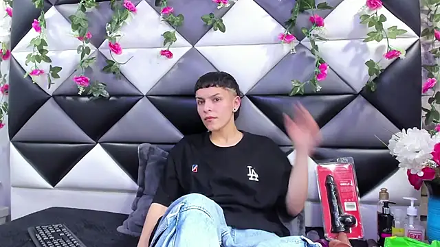 Megan Thompson  online show from 09-11-25, 02:11