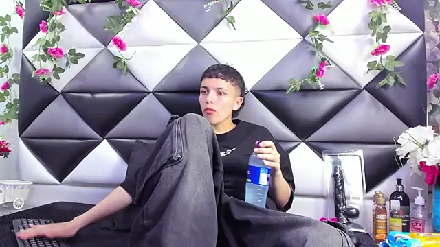 Megan Thompson  online show from 10-04-25, 02:20