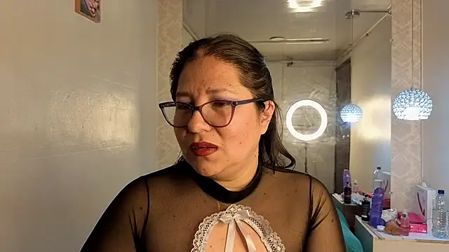 Snapshot of scarlett_widow_ chatting on 07-20-26, 03:32 scarlett widow online show from 07-20-26, 03:32