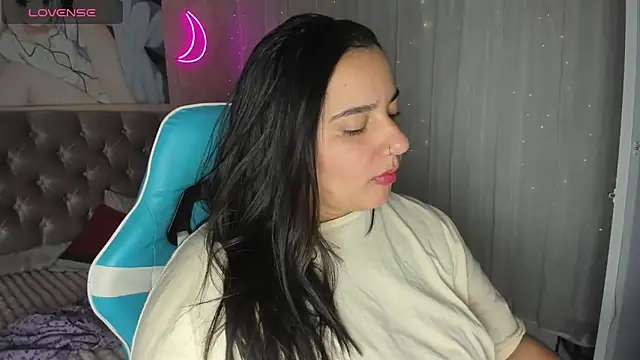 Snapshot of artemisa19 chatting on 09-30-25, 02:16 artemisa19 online show from 09-30-25, 02:16