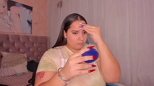 Snapshot of artemisa19 chatting on 11-16-25, 01:33 artemisa19 online show from 11-16-25, 01:33