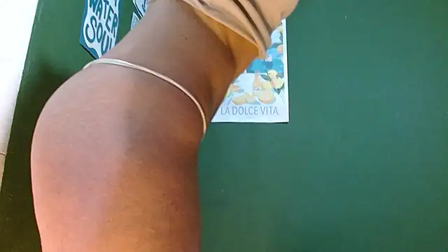 Roxiehood online show from 04-15-26, 02:18