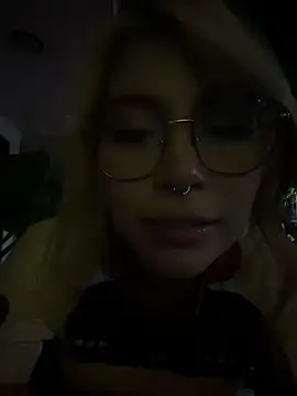 Snapshot of YunoRose_ chatting on 06-18-26, 03:29 YunoRose online show from 06-18-26, 03:29