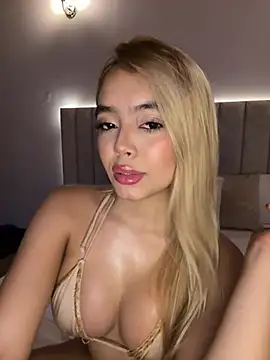 Mia Roswell online show from 04-30-26, 08:57