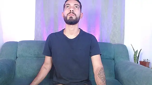 Snapshot of ReyPablo1 chatting on 10-07-25, 10:18 ReyPablo1 online show from 10-07-25, 10:18