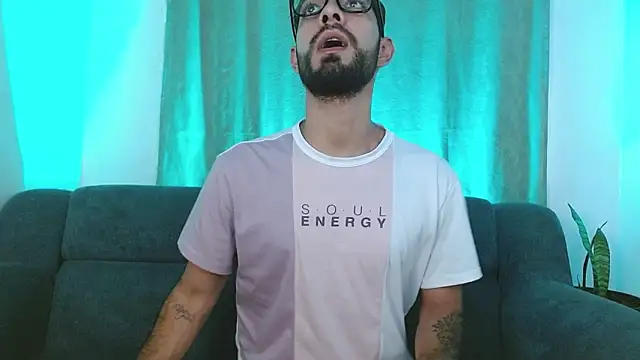 Snapshot of ReyPablo1 chatting on 10-13-25, 07:25 ReyPablo1 online show from 10-13-25, 07:25