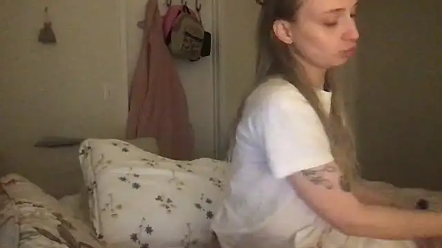 Snapshot of rose_puzzy69 chatting on 02-09-26, 01:53 rose puzzy69 online show from 02-09-26, 01:53