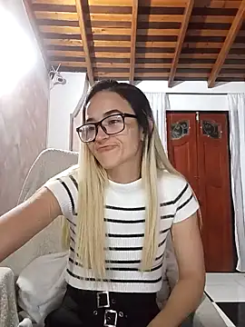 Snapshot of Mariam_Arango chatting on 01-15-26, 06:40 Mariam Arango online show from 01-15-26, 06:40