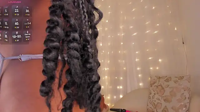 Snapshot of Violett030 chatting on 10-21-25, 03:40 Violett030 online show from 10-21-25, 03:40