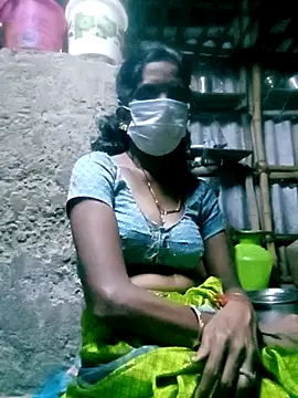 Snapshot of Tamilauntyhot chatting on 10-18-25, 02:58 Tamilauntyhot online show from 10-18-25, 02:58