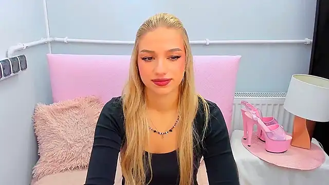 Snapshot of EvetteRose chatting on 10-21-25, 03:13 EvetteRose online show from 10-21-25, 03:13