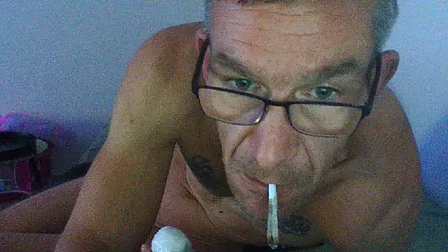 Snapshot of Kevinhot38 chatting on 10-27-25, 03:32 Kevinhot38 online show from 10-27-25, 03:32