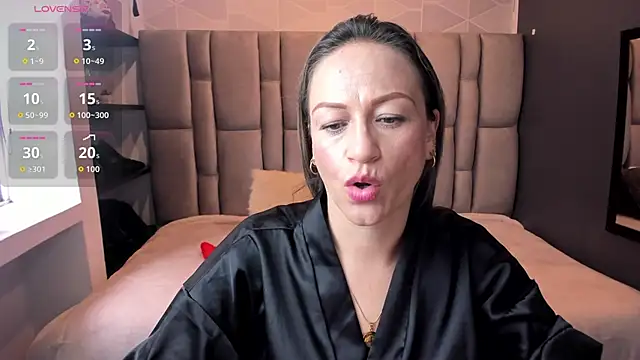 Snapshot of Charlot_milf chatting on 10-01-25, 12:00 Charlot milf online show from 10-01-25, 12:00