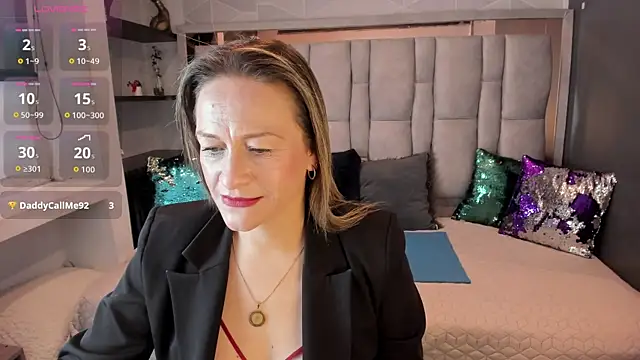Snapshot of Charlot_milf chatting on 10-14-25, 12:06 Charlot milf online show from 10-14-25, 12:06