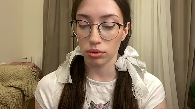 Snapshot of Kelly_Berry__ chatting on 12-15-25, 06:01 Kelly Berry online show from 12-15-25, 06:01