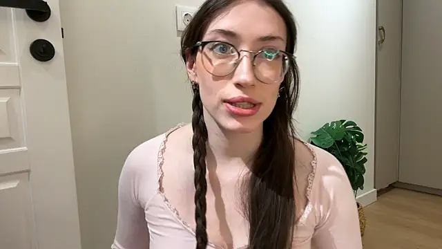 Snapshot of Kelly_Berry__ chatting on 01-06-26, 05:49 Kelly Berry online show from 01-06-26, 05:49