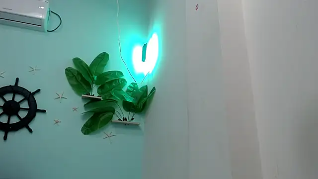 eladyrous98 online show from 12-05-25, 06:44