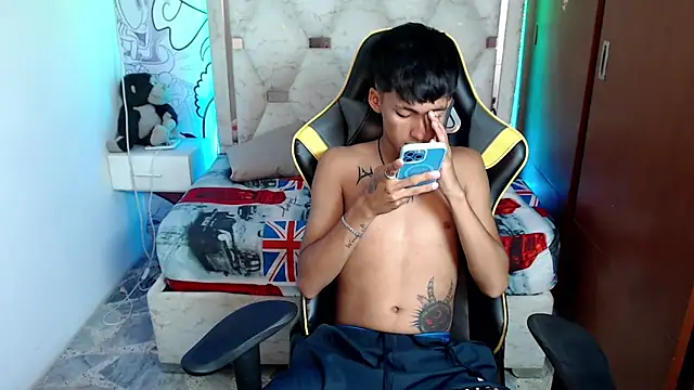 Snapshot of yiisu_ chatting on 10-06-25, 06:16 yiisu  online show from 10-06-25, 06:16