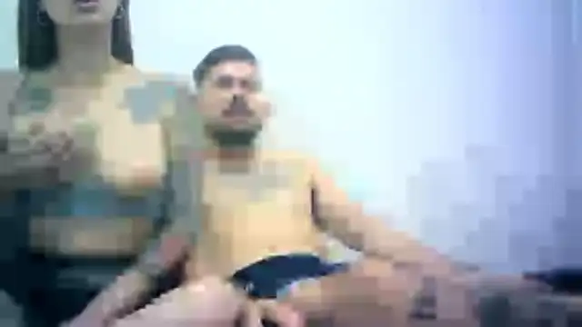 Snapshot of parejajuguetona420 chatting on 11-18-25, 04:50 parejajuguetona420 online show from 11-18-25, 04:50