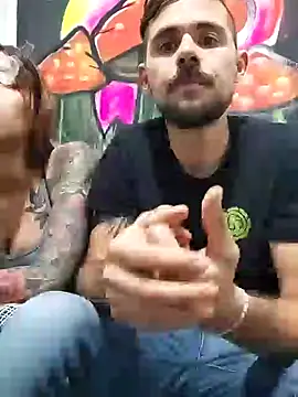 Snapshot of parejajuguetona420 chatting on 11-23-25, 03:17 parejajuguetona420 online show from 11-23-25, 03:17