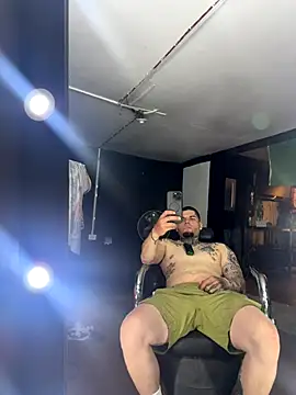 Snapshot of crazybarber69 chatting on 09-24-25, 05:22 crazybarber69 online show from 09-24-25, 05:22