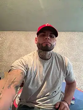 Snapshot of crazybarber69 chatting on 11-21-25, 08:40 crazybarber69 online show from 11-21-25, 08:40