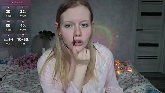 Snapshot of Wendy_228 chatting on 03-20-26, 12:21 Wendy 228 online show from 03-20-26, 12:21