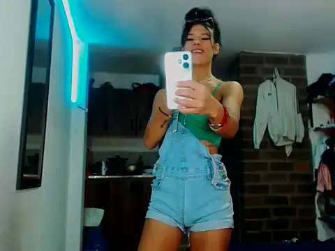 Snapshot of beautiful_taty chatting on 10-03-25, 08:17 beautiful taty online show from 10-03-25, 08:17