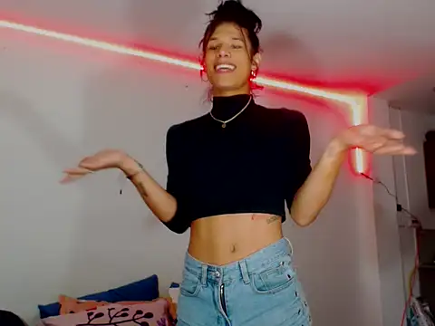 Snapshot of beautiful_taty chatting on 10-19-25, 02:23 beautiful taty online show from 10-19-25, 02:23