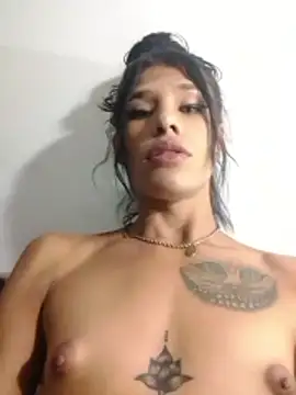 Snapshot of beautiful_taty chatting on 12-20-25, 05:58 beautiful taty online show from 12-20-25, 05:58