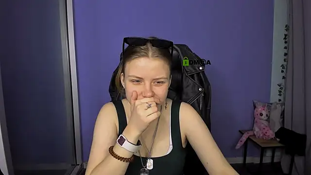 Snapshot of foxy_tease_ chatting on 09-30-25, 07:30 foxy tease online show from 09-30-25, 07:30