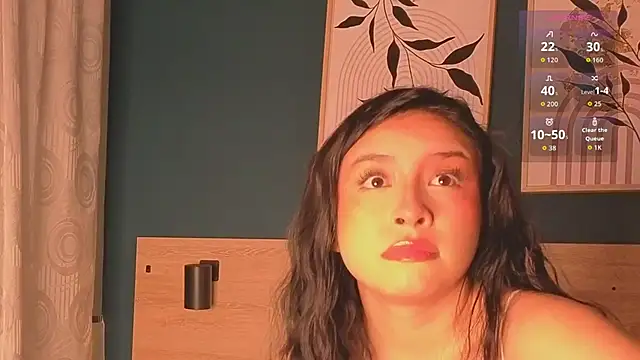 Snapshot of SarahMiler_ chatting on 09-10-25, 11:43 SarahMiler online show from 09-10-25, 11:43