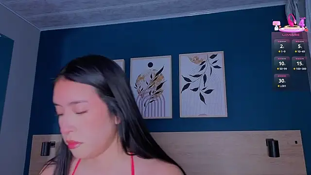 Snapshot of SarahMiler_ chatting on 09-23-25, 12:52 SarahMiler online show from 09-23-25, 12:52