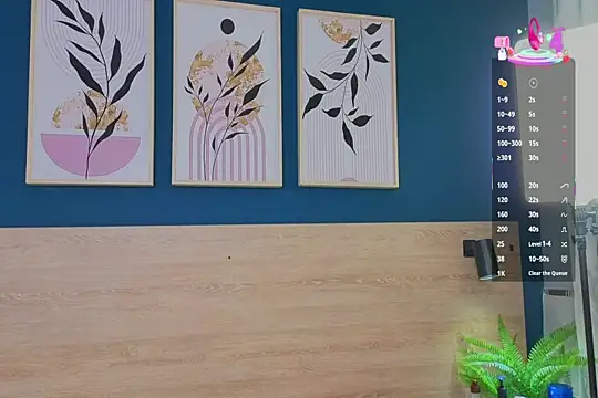 Snapshot of SarahMiler_ chatting on 10-01-25, 11:49 SarahMiler online show from 10-01-25, 11:49