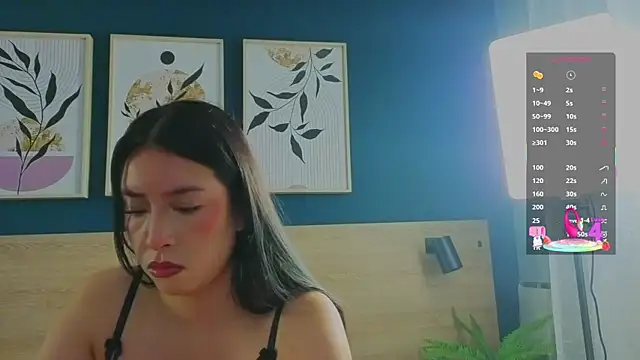 Snapshot of SarahMiler_ chatting on 10-02-25, 12:23 SarahMiler online show from 10-02-25, 12:23