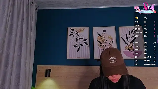 Snapshot of SarahMiler_ chatting on 10-08-25, 11:52 SarahMiler online show from 10-08-25, 11:52