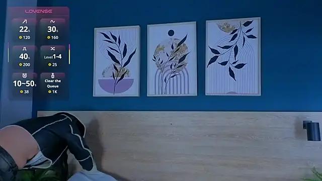 Snapshot of SarahMiler_ chatting on 10-24-25, 11:39 SarahMiler online show from 10-24-25, 11:39