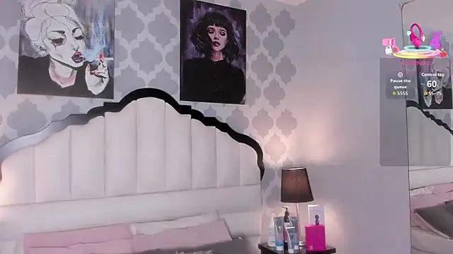 Snapshot of SarahMiler_ chatting on 10-28-25, 07:49 SarahMiler online show from 10-28-25, 07:49