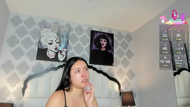 Snapshot of SarahMiler_ chatting on 10-31-25, 07:48 SarahMiler online show from 10-31-25, 07:48