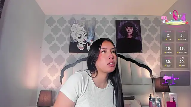 Snapshot of SarahMiler_ chatting on 11-01-25, 07:49 SarahMiler online show from 11-01-25, 07:49