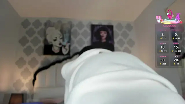 Snapshot of SarahMiler_ chatting on 11-03-25, 07:48 SarahMiler online show from 11-03-25, 07:48