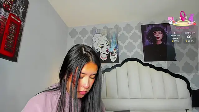 Snapshot of SarahMiler_ chatting on 11-04-25, 07:46 SarahMiler online show from 11-04-25, 07:46