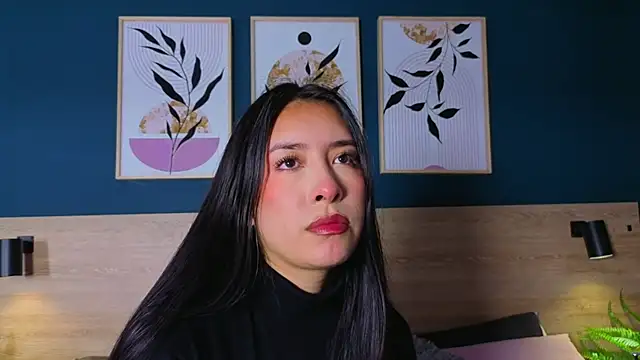 Snapshot of SarahMiler_ chatting on 11-14-25, 07:45 SarahMiler online show from 11-14-25, 07:45