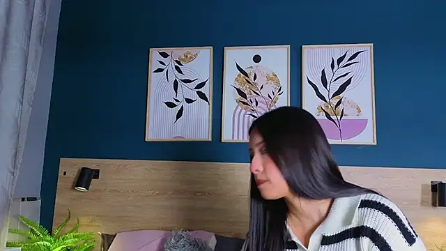 Snapshot of SarahMiler_ chatting on 11-17-25, 07:41 SarahMiler online show from 11-17-25, 07:41