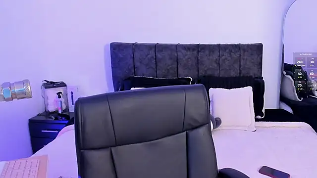 Taylormaxwell online show from 04-18-26, 08:31