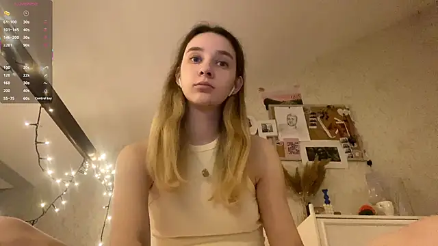 Snapshot of DanaCore chatting on 09-17-25, 06:42 DanaCore online show from 09-17-25, 06:42